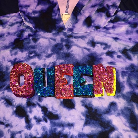 Blue tie dye queen crop hoodie shirt - Picture 3 of 4